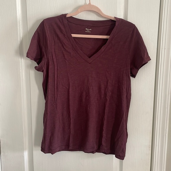 Madewell V neck. Maroon. - Picture 1 of 1